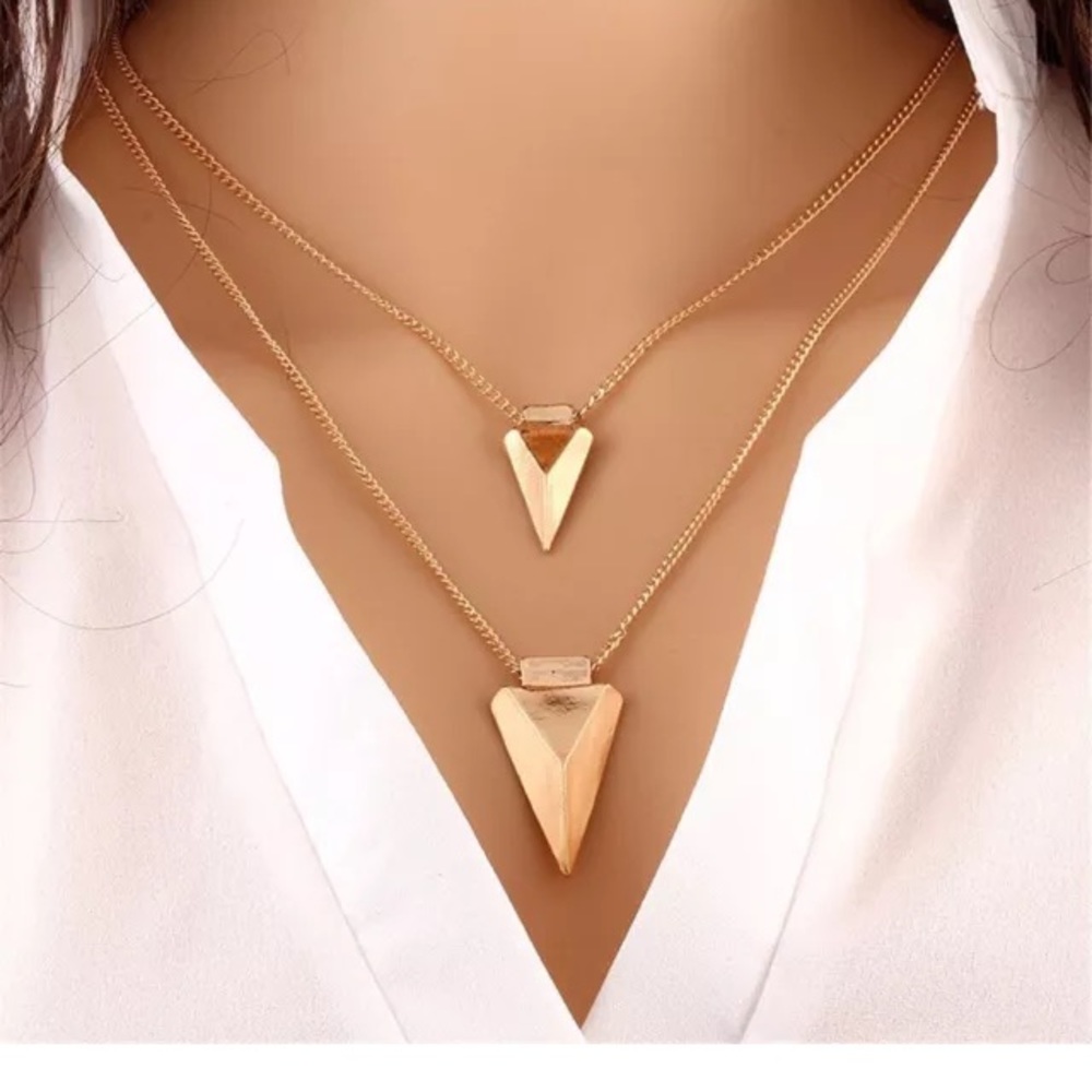 Multilayer triangle necklace
